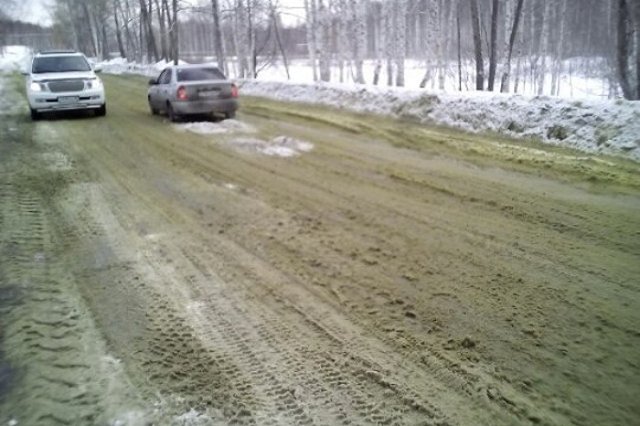 Из-за аварии на заводе «Русский хром» в Первоуральске позеленел снег