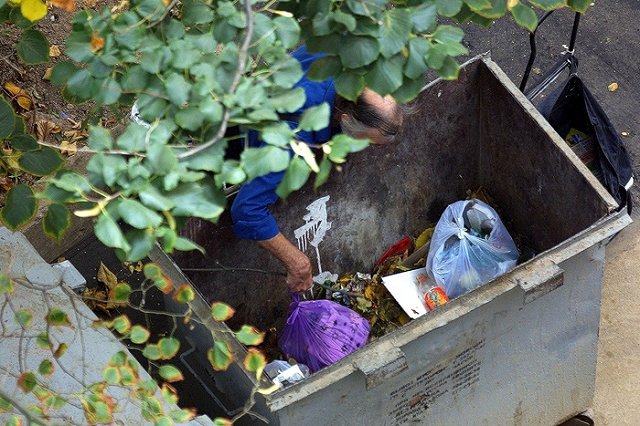 Екатеринбуржцы будут выбрасывать отходы в 7 разных контейнеров