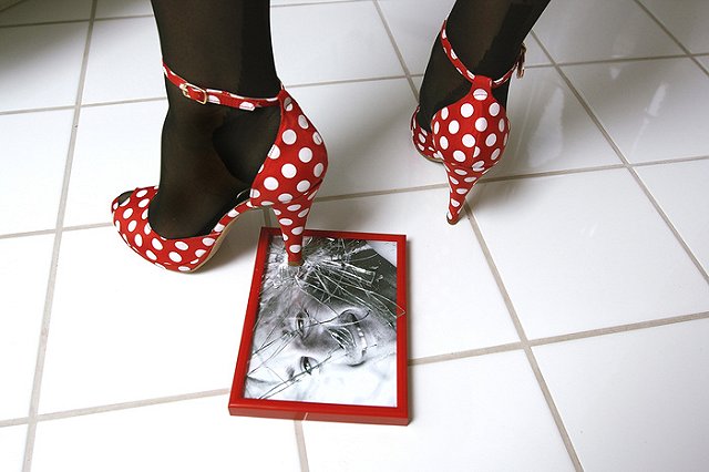 Браков и разводов, зарегистрированных в свердловских ЗАГС в 2019 году, почти поровну