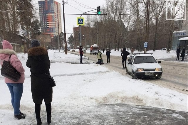 В Екатеринбурге КАМАЗ сбил мужчину