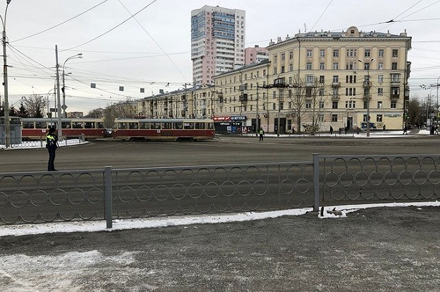 На важном перекрестке на Уралмаше сломались светофоры