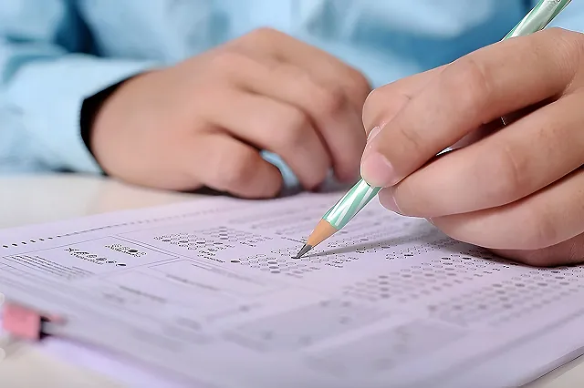 ЕГЭ полностью перенесут на лето