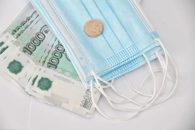 Российским властям предложили давать деньги гражданам на покупку защитных масок и перчаток