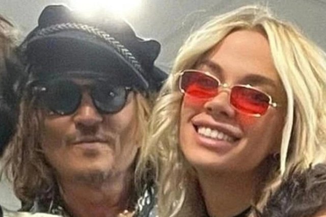 Новая подружка Джонни Деппа из Екатеринбурга намекнула на расставание