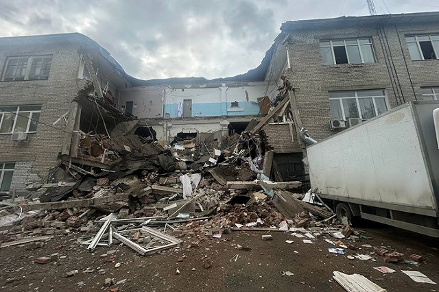 В Екатеринбурге рухнуло офисное здание