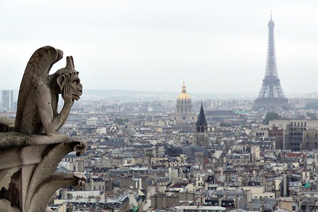 Французского дизайнера заставили четыре часа целовать ноги саудовской принцессе