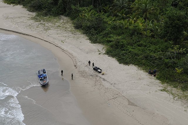 Мать летчика Ярошенко пригрозила сжечь себя у посольства США в Москве