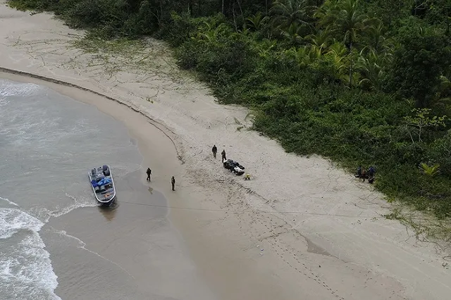 Мать летчика Ярошенко пригрозила сжечь себя у посольства США в Москве