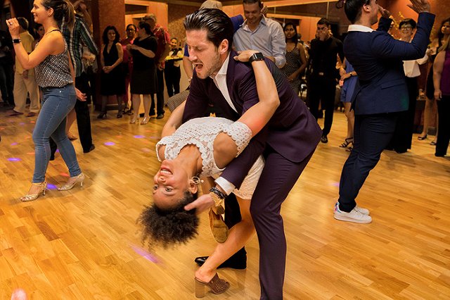 В Екатеринбурге оштрафовали фитнес-студию, где танцевали по ночам