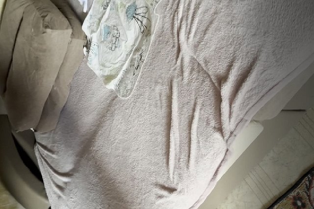 В Екатеринбурге вор неудачно спрятался от приставов под диваном