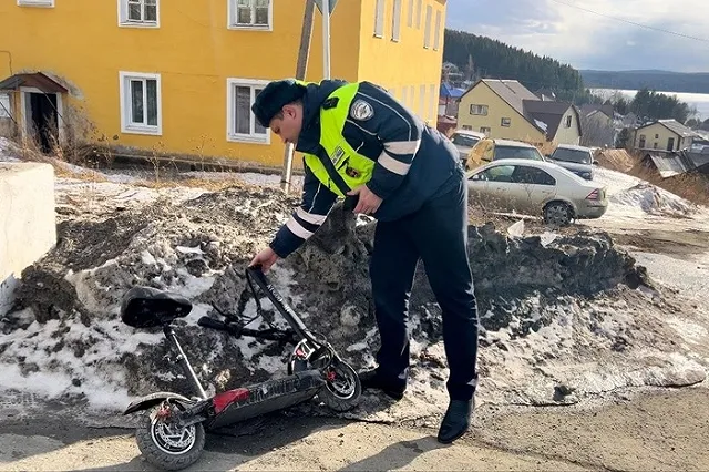 Началось! Первое ДТП с самокатами случилось в Свердловской области (ВИДЕО)