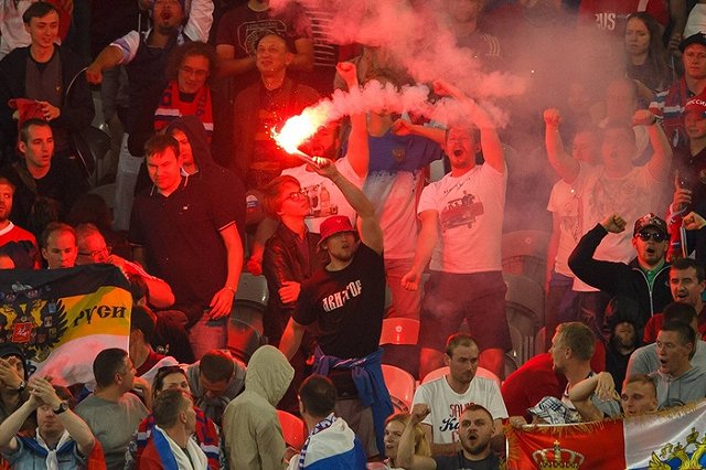 СМИ назвали имя зажегшего файер на матче сборных России и Словакии