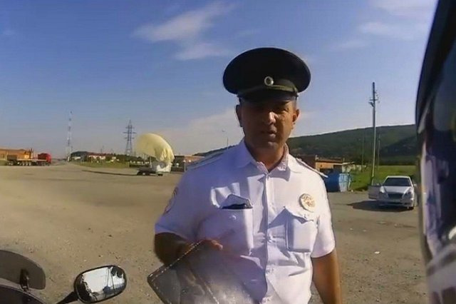 «Спать не хочешь? Кушать хочешь?» «Добрых гаишников» догнала интернет-слава