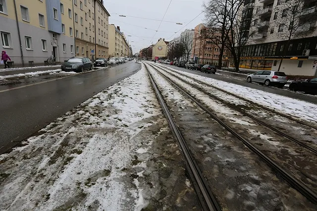 На ВИЗе из-за ремонта путей в выходные закроют движение трамваев