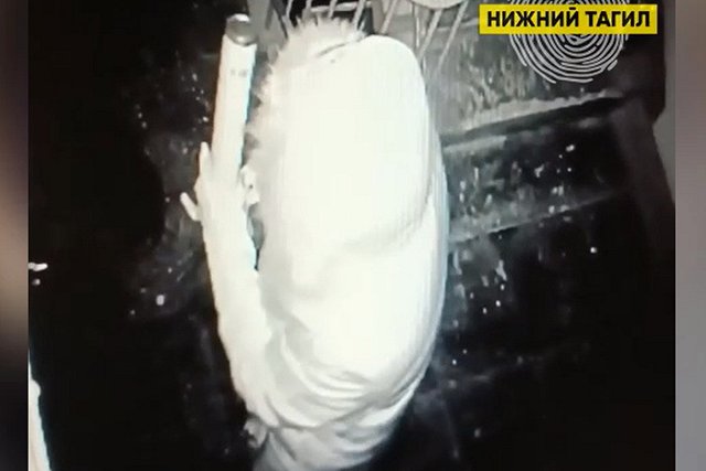 Молодая свердловчанка замуровала семью в квартире монтажной пеной