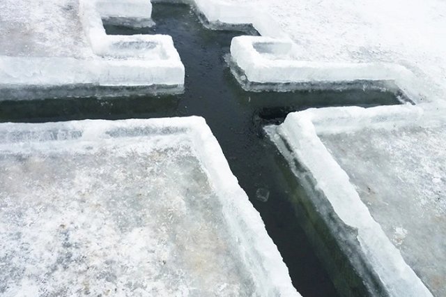 В трёх свердловских городах запретили Крещенские купания