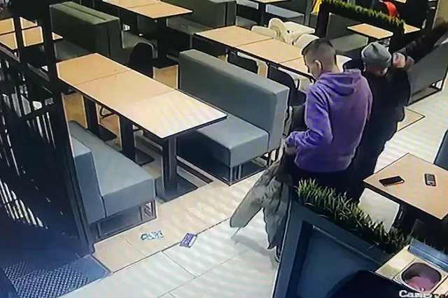 В екатеринбургском кафе у школьника в день его рождения украли деньги