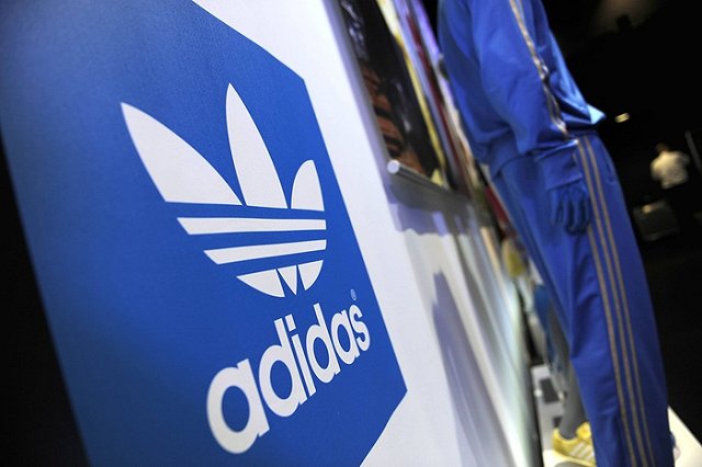 adidas Originals выпустил кроссовки с ЛГБТ-символикой