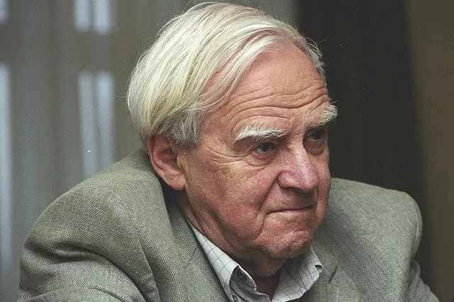 Именем Даниила Гранина назовут сквер в Санкт-Петербурге