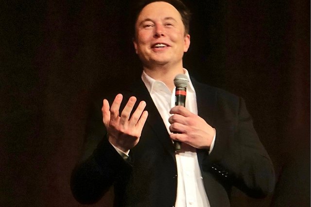 Илон Маск по-русски обратился к Дмитрию Рогозину