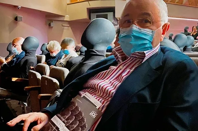 Евгения Петросяна госпитализировали с коронавирусом