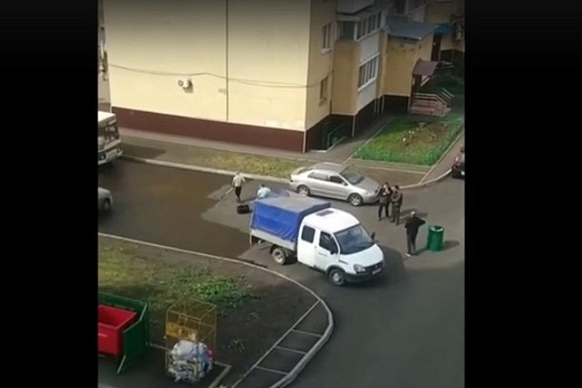 Будет как новенький. Покраска асфальта в Кемерове попала на видео