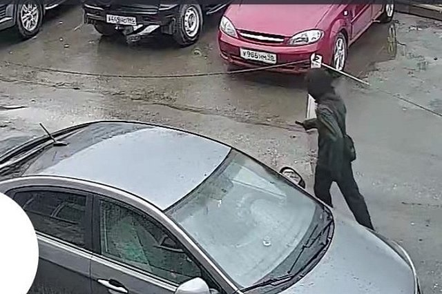 В Свердловской области парни с электрошокером набросились на девочек