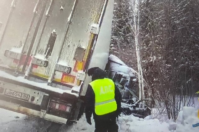 Стало известно, кто погиб в страшной аварии на Серовском тракте