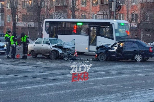 На Сортировке в лобовом столкновении погиб человек