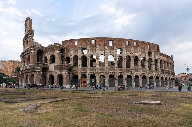 Две американки предстанут перед судом за вандализм в Колизее