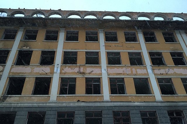 Неизвестные разобрали арт-объект Славы PTRK «Страна возможностей»