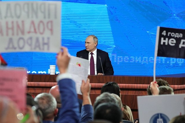 Президент назвал две главные задачи для решения проблемы мусора в России