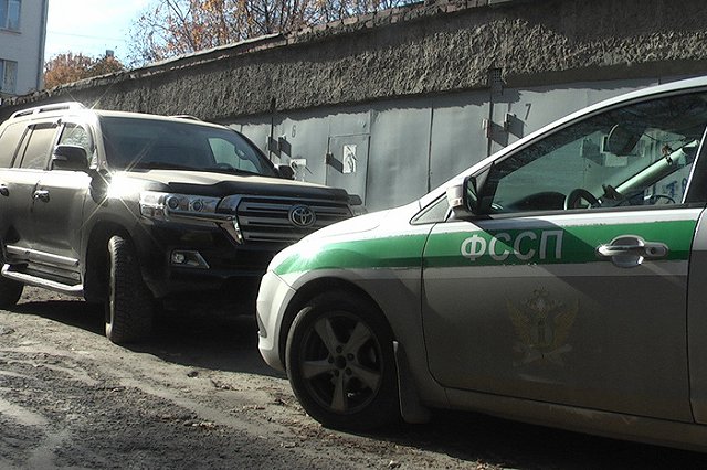 Должок: приставы арестовали швейцарские часы и внедорожник неплательщика