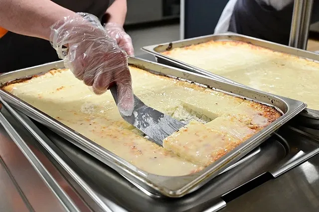 Горячим питанием обеспечены 500 тысяч свердловских школьников