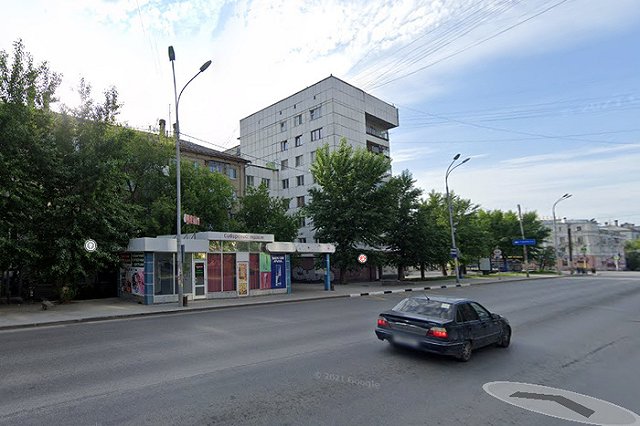 В Екатеринбурге появилась остановка-помойка