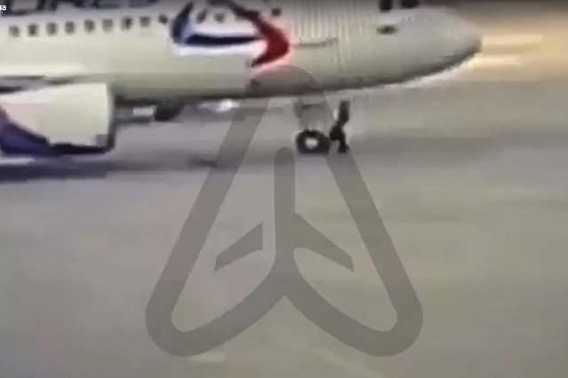 Остатки ноги начали гноиться: стало известно о состоянии техника, которого в Кольцово задавил самолёт