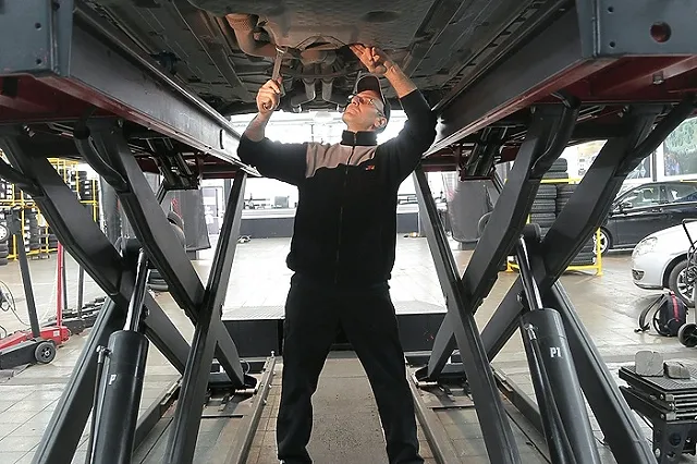 В Екатеринбурге внезапно закрылась сеть автоцентров