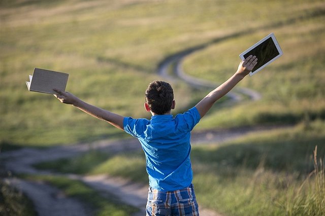 От школьных занятий у детей болит голова