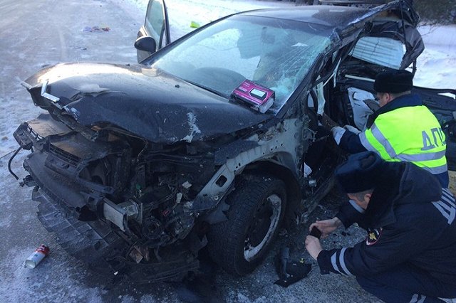 Под Богдановичем в результате лобового столкновения погибли 3 человека