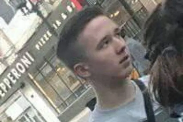 Подростки избивают людей на улицах Екатеринбурга из зависти