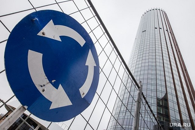 В России вступили в силу новые правила проезда круговых перекрестков