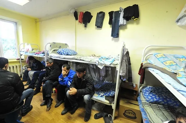 Виновные в регистрации 7 тыс. человек в квартире Екатеринбурга ответят за это