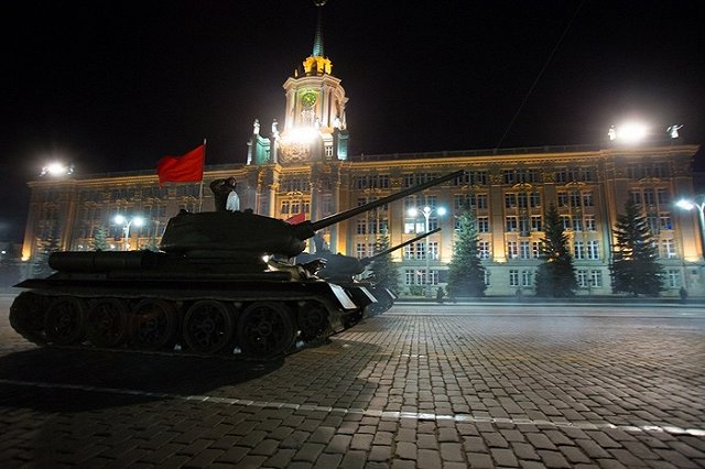 Мэрия пригласила екатеринбуржцев на ночную репетицию парада Победы