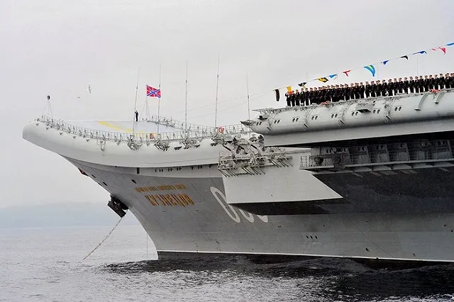 На «Адмирале Кузнецове» вспыхнул пожар площадью в 120 квадратных метров