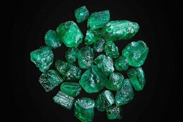 К собиравшимся бастовать добытчикам изумрудов спустился прокурор