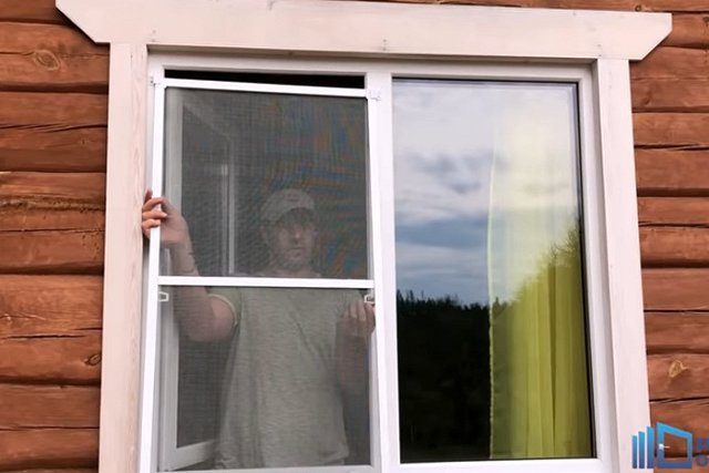 В Березовском выпал из окна двухлетний ребенок