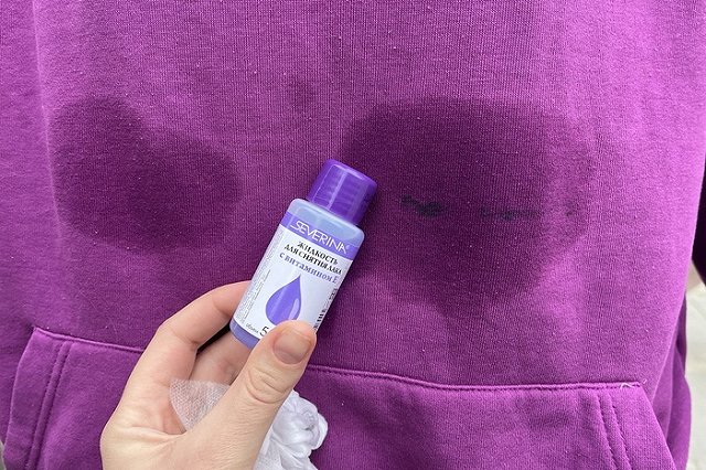 Одежда в помойку: в Екатеринбурге выкрасили ограждения в центре едкой краской, никому об этом не сказав