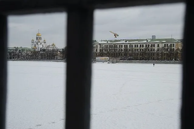 В Екатеринбурге снесут здание с надписью «Кто мы? Откуда? Куда мы идём?»