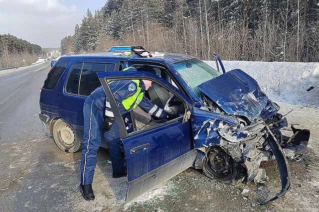 Екатеринбурженка за рулем праворульной Toyota погибла накануне праздника 8 марта