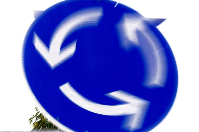 В России изменятся правила проезда перекрестков с круговым движением